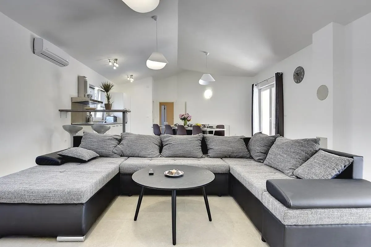 Villa Lu 0*, Vodnjan